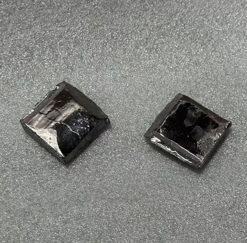 タンタルは何に使用され、極限状態でどのように機能しますか?